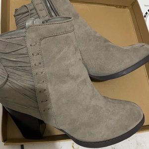 Brand new size 9 boots